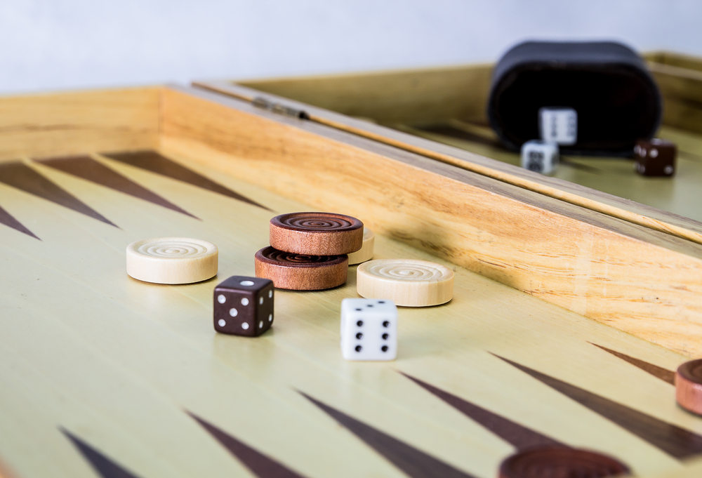 How to Play Backgammon Game