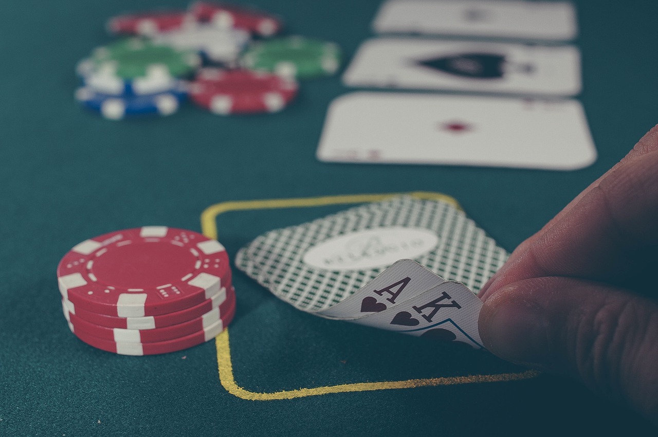 https://pixabay.com/photos/cards-blackjack-casino-gambling-1030852/